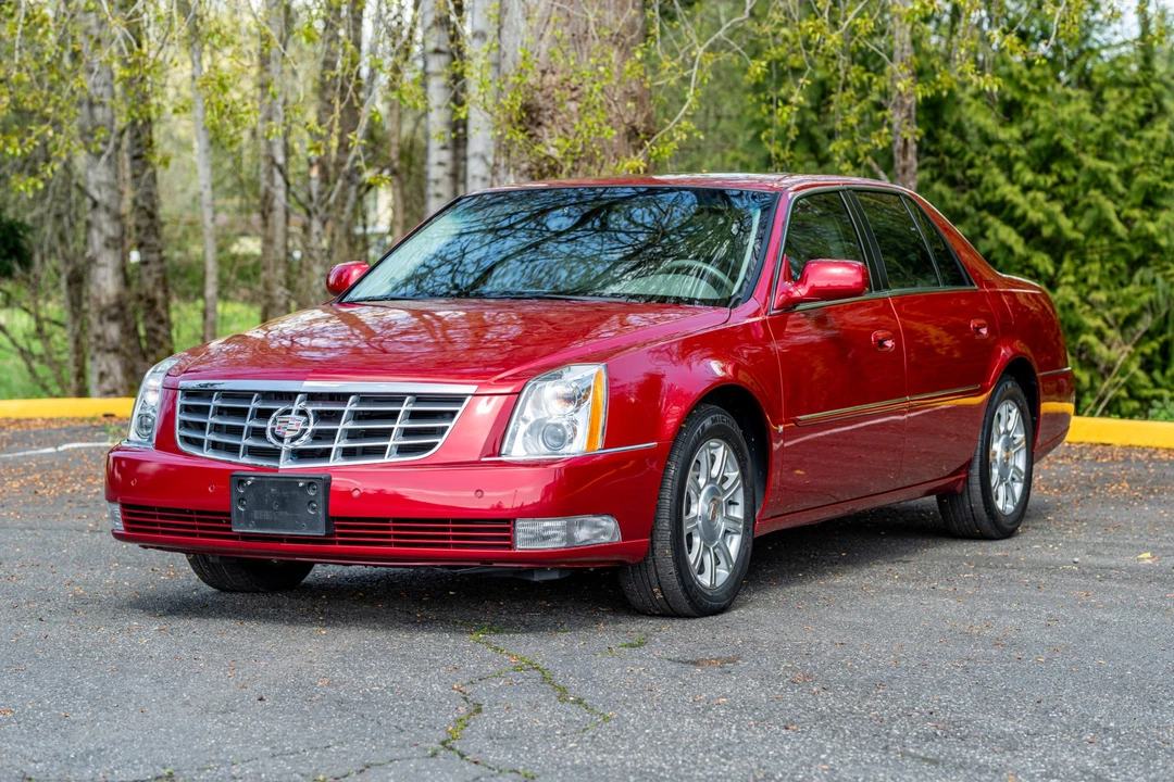 2009 Cadillac DTS - Image 2 of 31