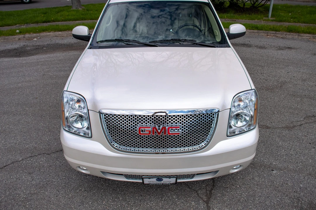 2011 GMC Yukon 3rd Gen - Image 19 of 31