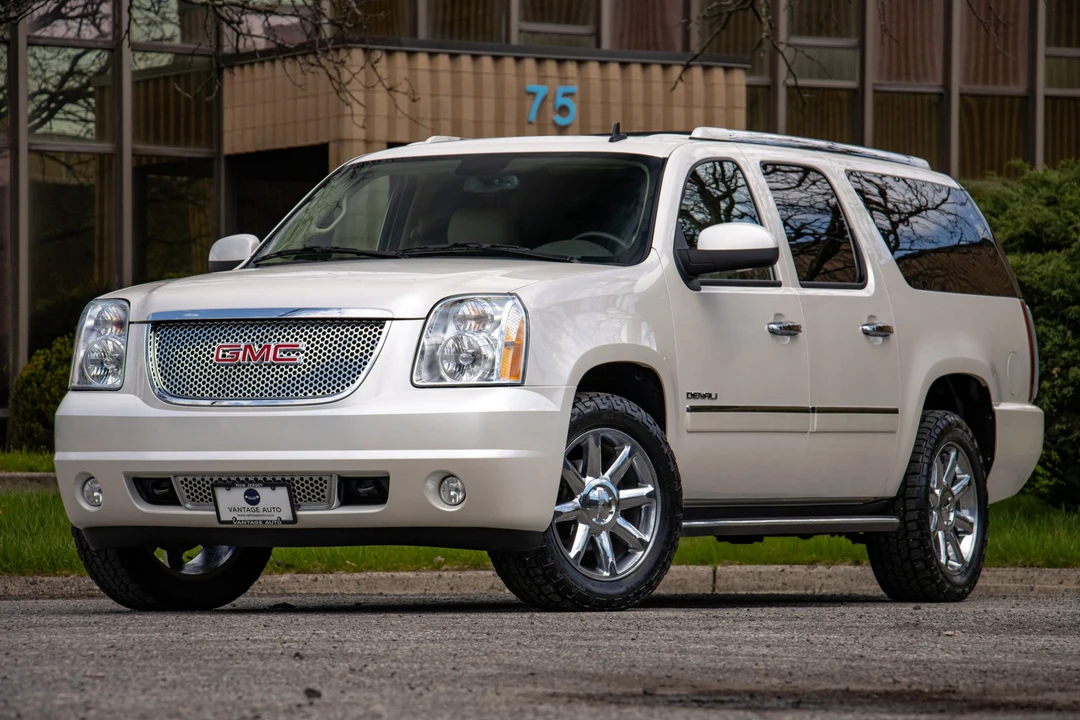 2011 GMC Yukon 3rd Gen - Image 4 of 31