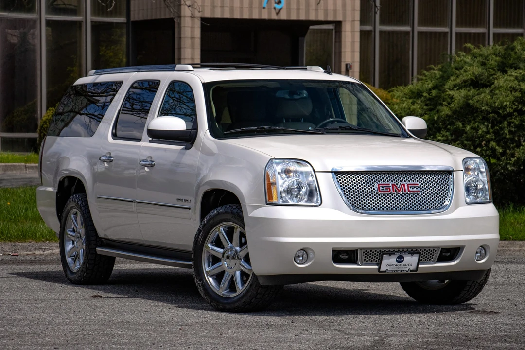 2011 GMC Yukon 3rd Gen - Image 17 of 31