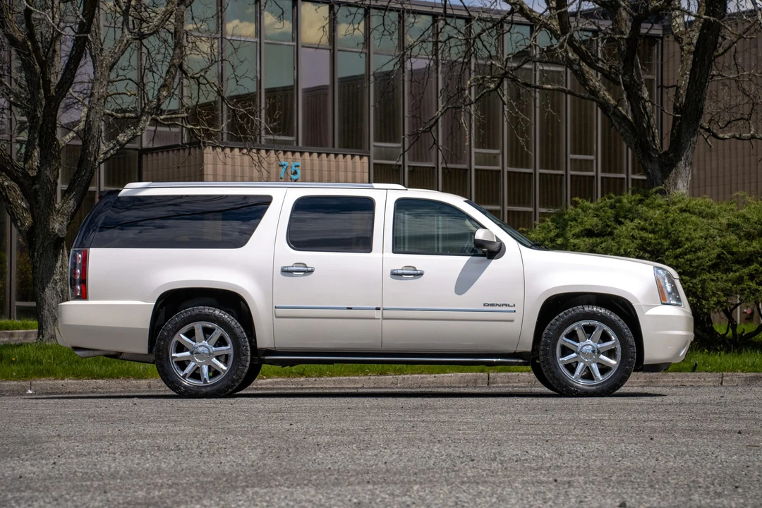2011 GMC Yukon 3rd Gen - Image 13 of 31