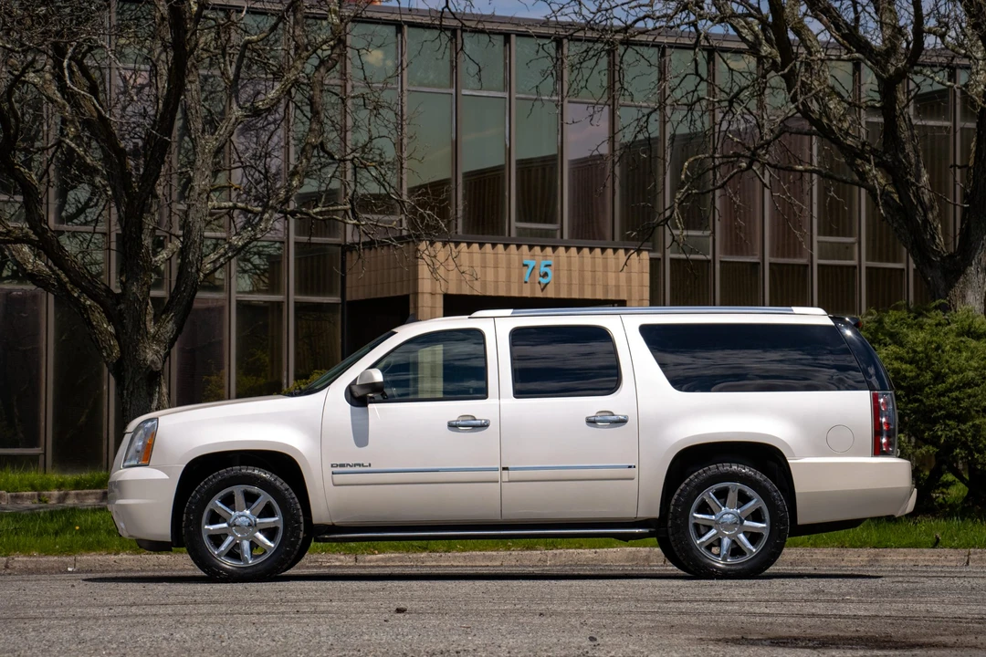 2011 GMC Yukon 3rd Gen - Image 6 of 31