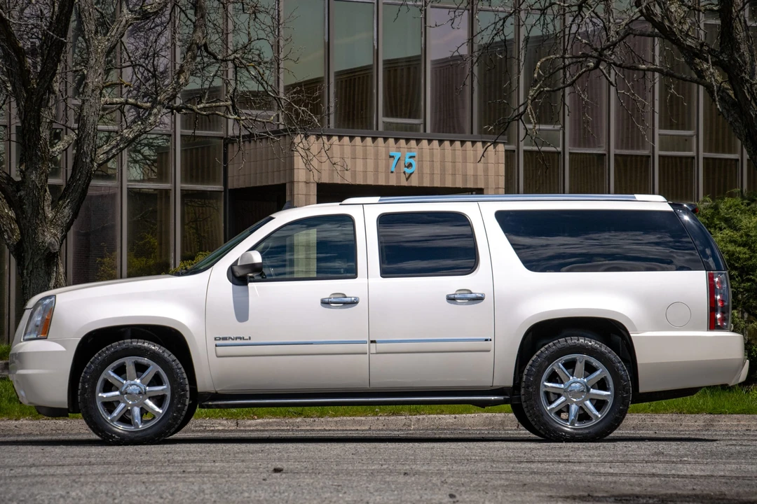 2011 GMC Yukon 3rd Gen - Image 7 of 31