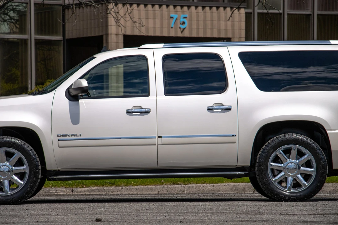 2011 GMC Yukon 3rd Gen - Image 25 of 31