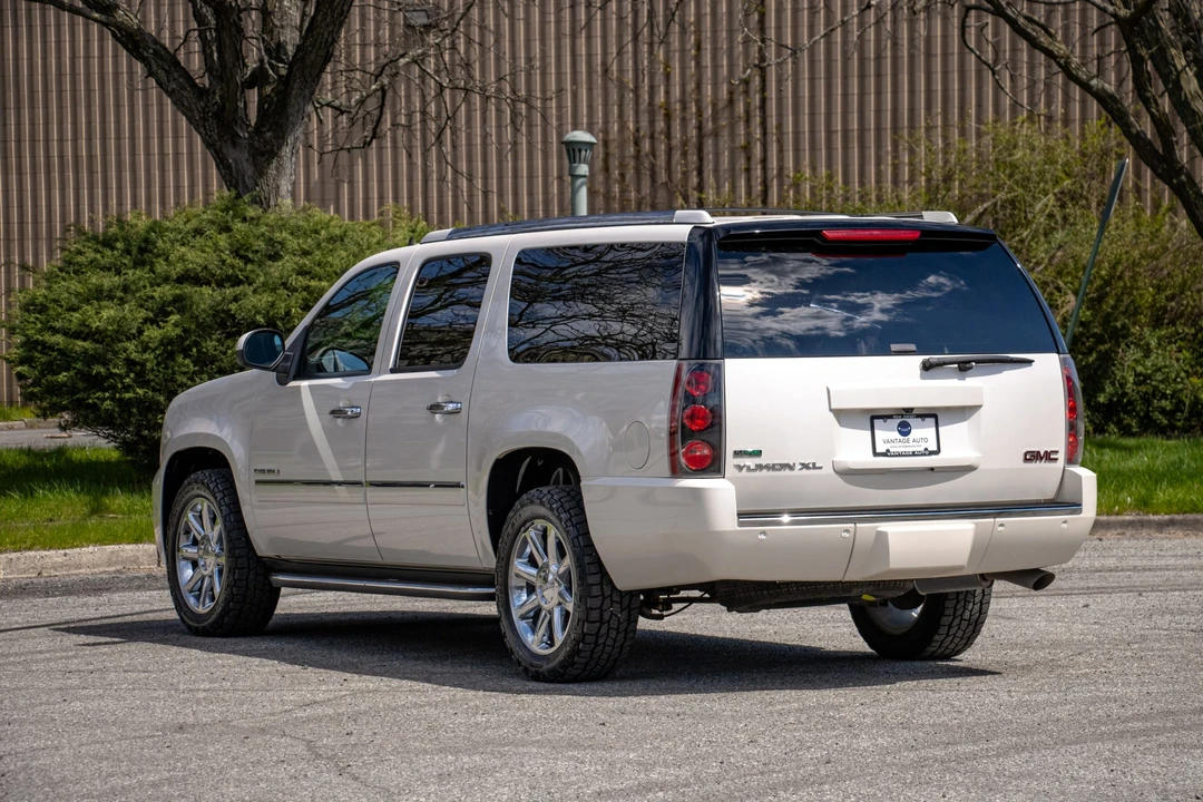 2011 GMC Yukon 3rd Gen - Image 8 of 31