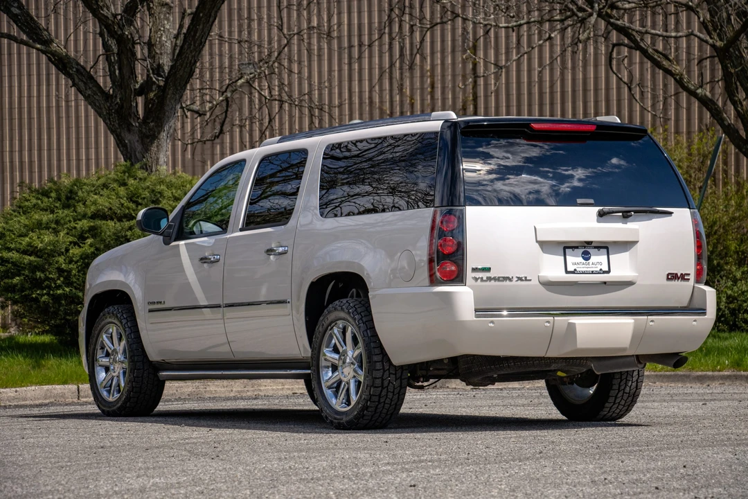 2011 GMC Yukon 3rd Gen - Image 9 of 31