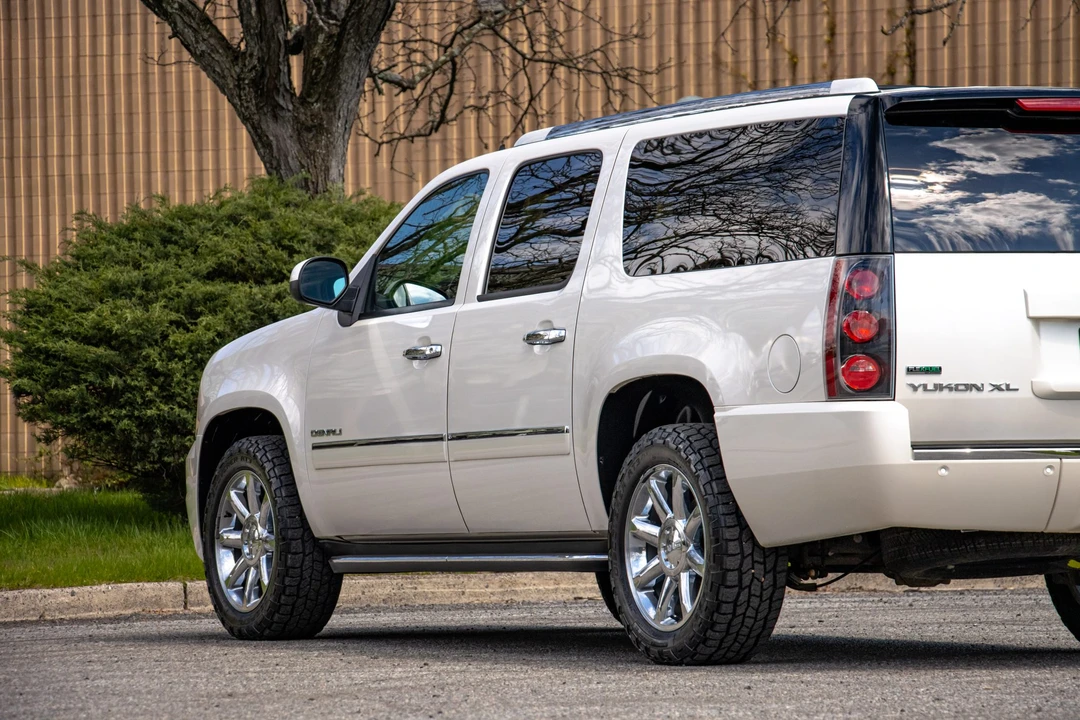 2011 GMC Yukon 3rd Gen - Image 22 of 31