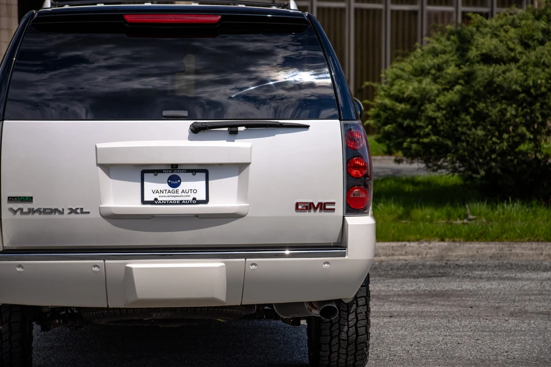 2011 GMC Yukon 3rd Gen - Image 29 of 31