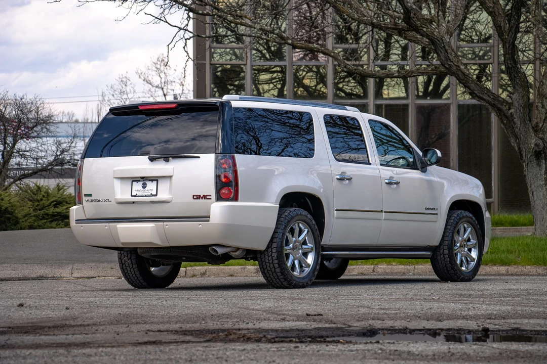 2011 GMC Yukon 3rd Gen - Image 12 of 31