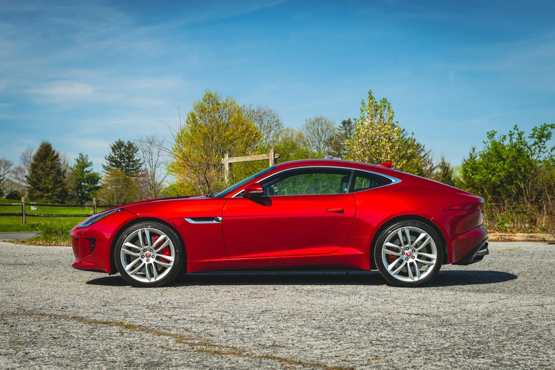 2015 Jaguar F-Type R 1st Gen - Image 15 of 31
