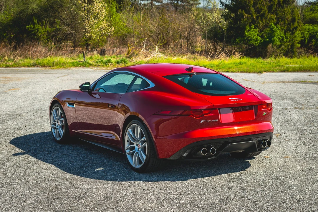 2015 Jaguar F-Type R 1st Gen - Image 19 of 31