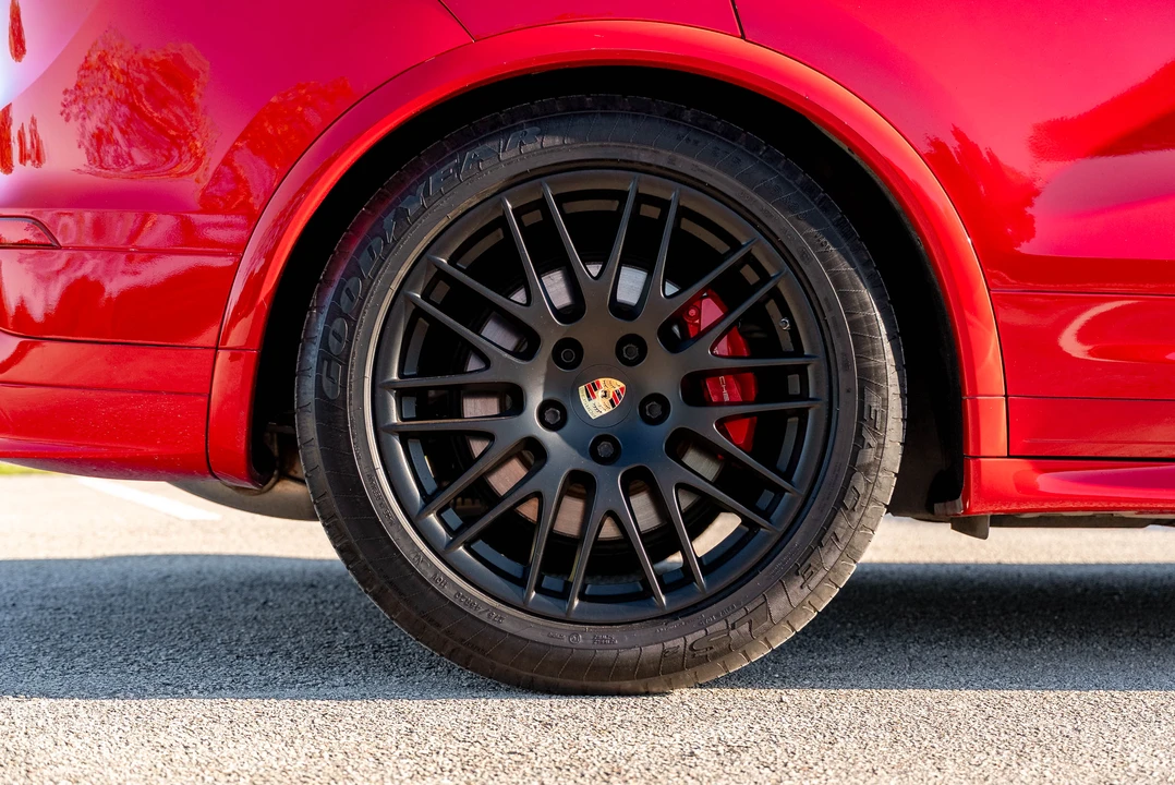 2016 Porsche 958 Cayenne GTS - Image 28 of 31