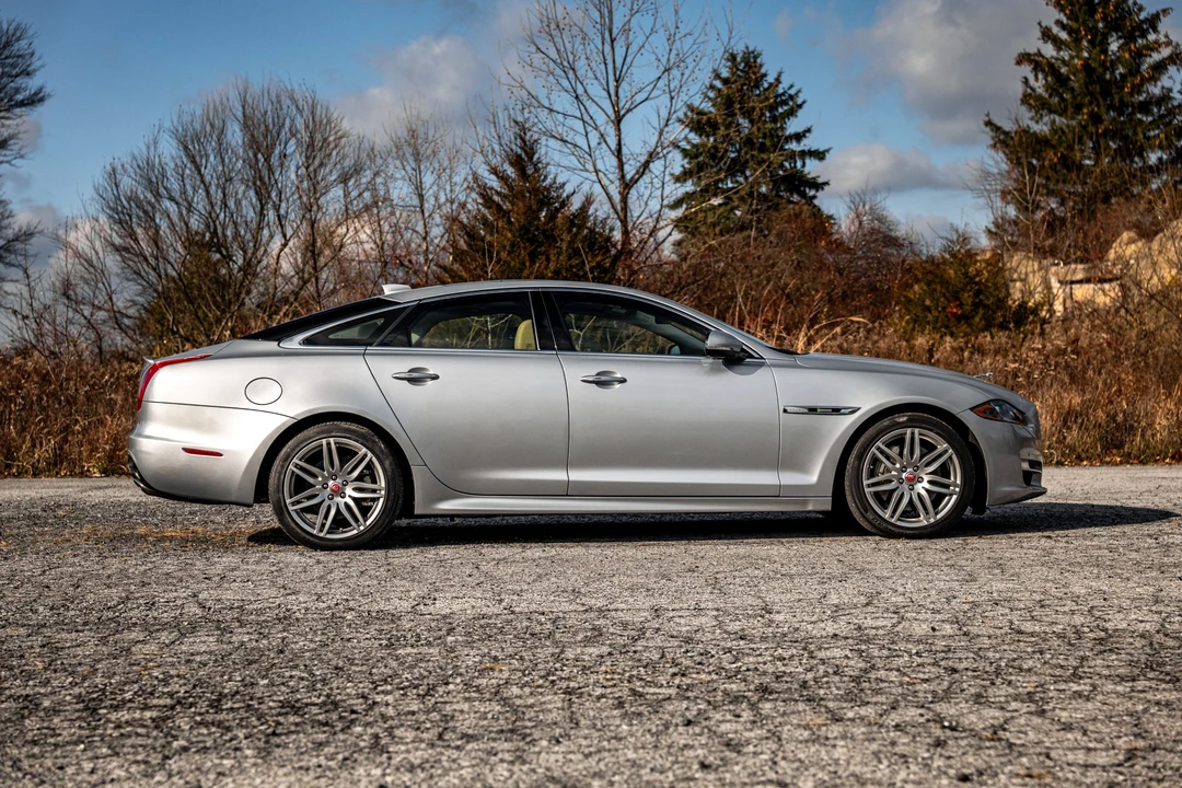 2017 Jaguar X351 XJ - Image 16 of 31