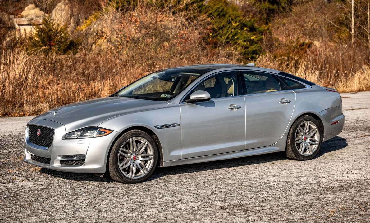 2017 Jaguar X351 XJ - Image 4 of 31
