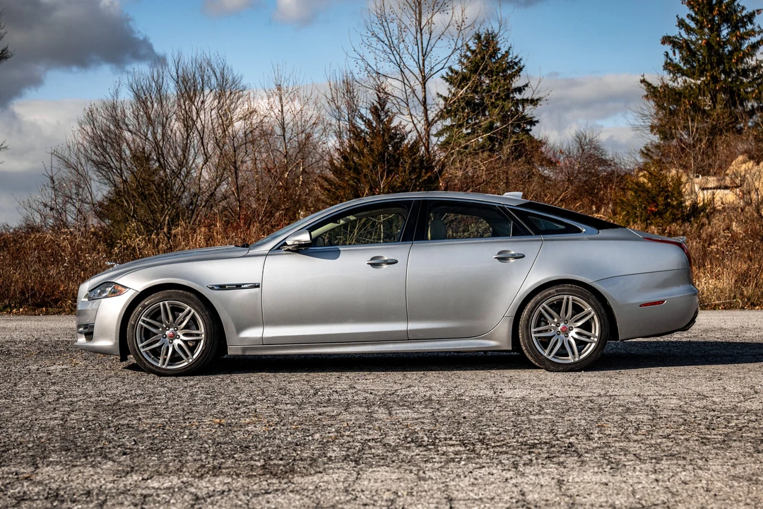 2017 Jaguar X351 XJ - Image 2 of 31