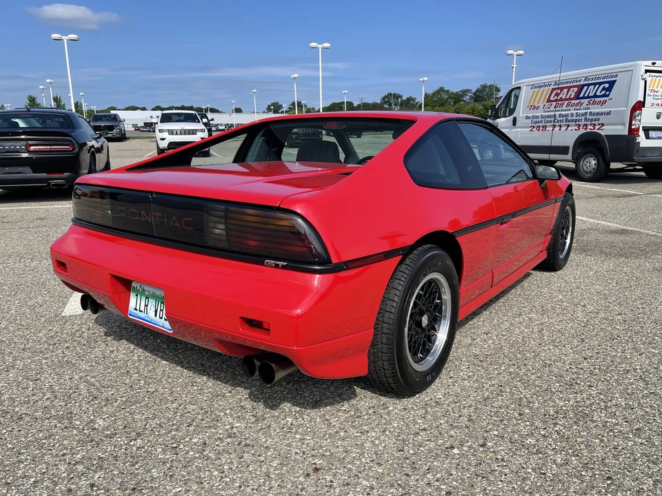 1988 Pontiac Fiero GT - Image 17 of 31