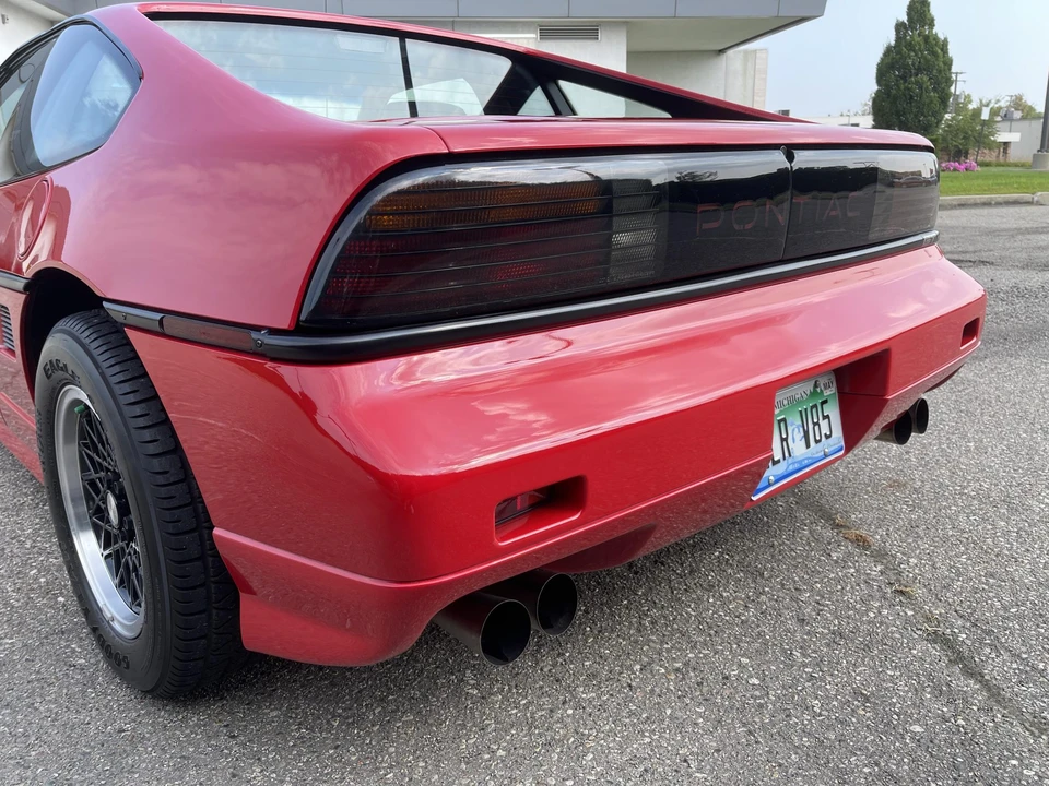 1988 Pontiac Fiero GT - Image 28 of 31