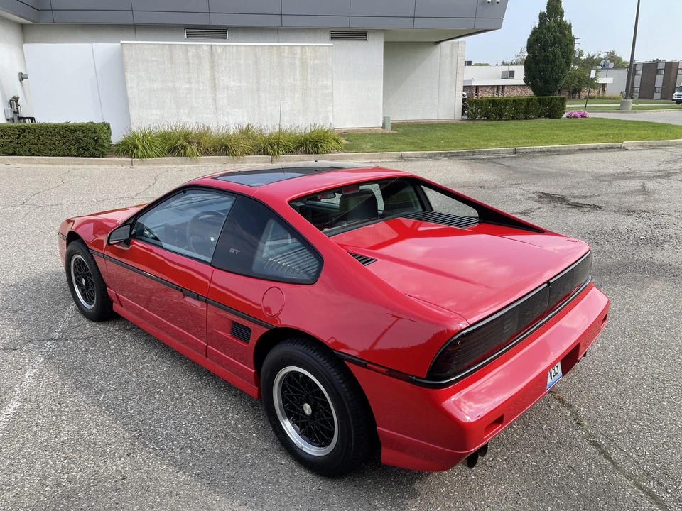 1988 Pontiac Fiero GT - Image 11 of 31