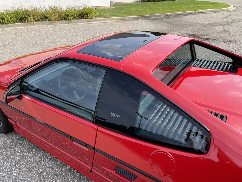 1988 Pontiac Fiero GT - Image 29 of 31