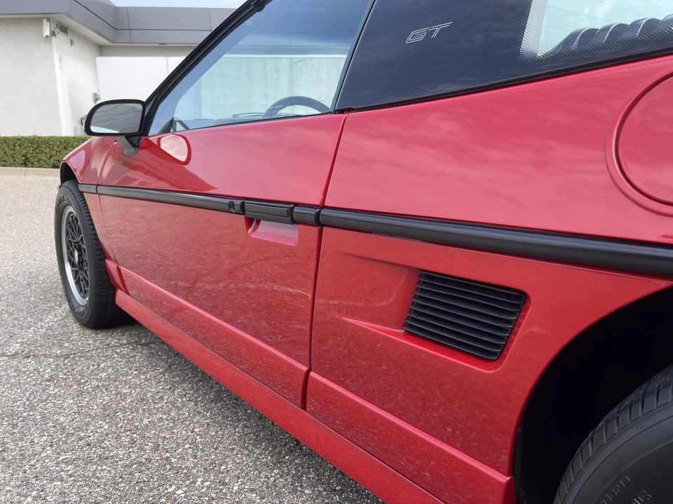 1988 Pontiac Fiero GT - Image 30 of 31