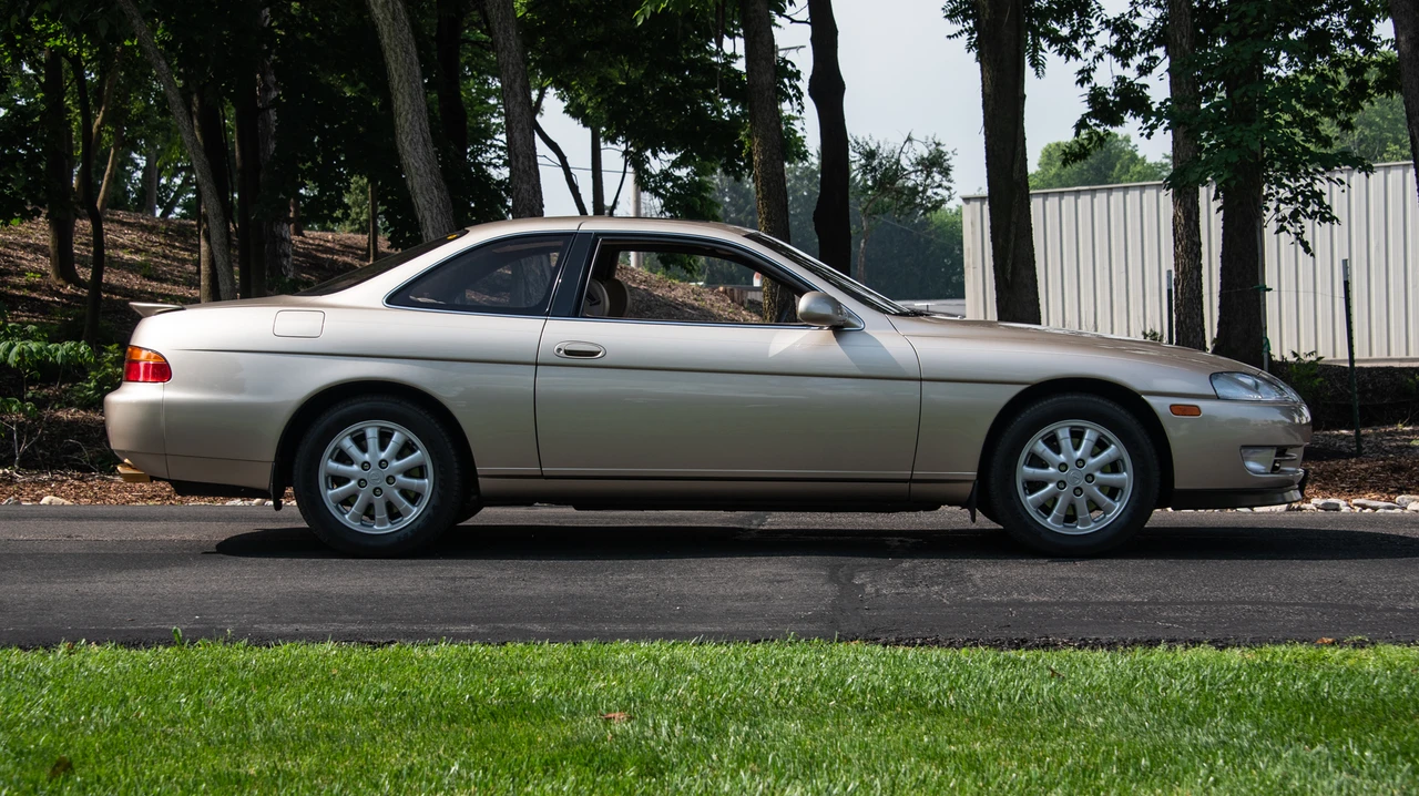 1993 Lexus SC400 - Image 16 of 31