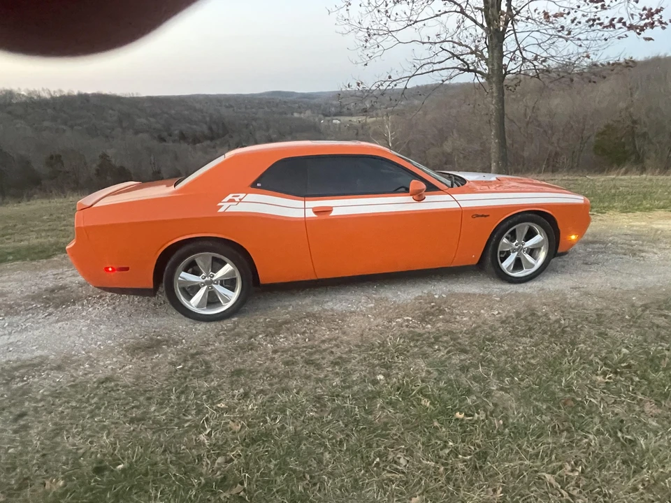 2014 Dodge Challenger 3rd Gen - Image 15 of 31