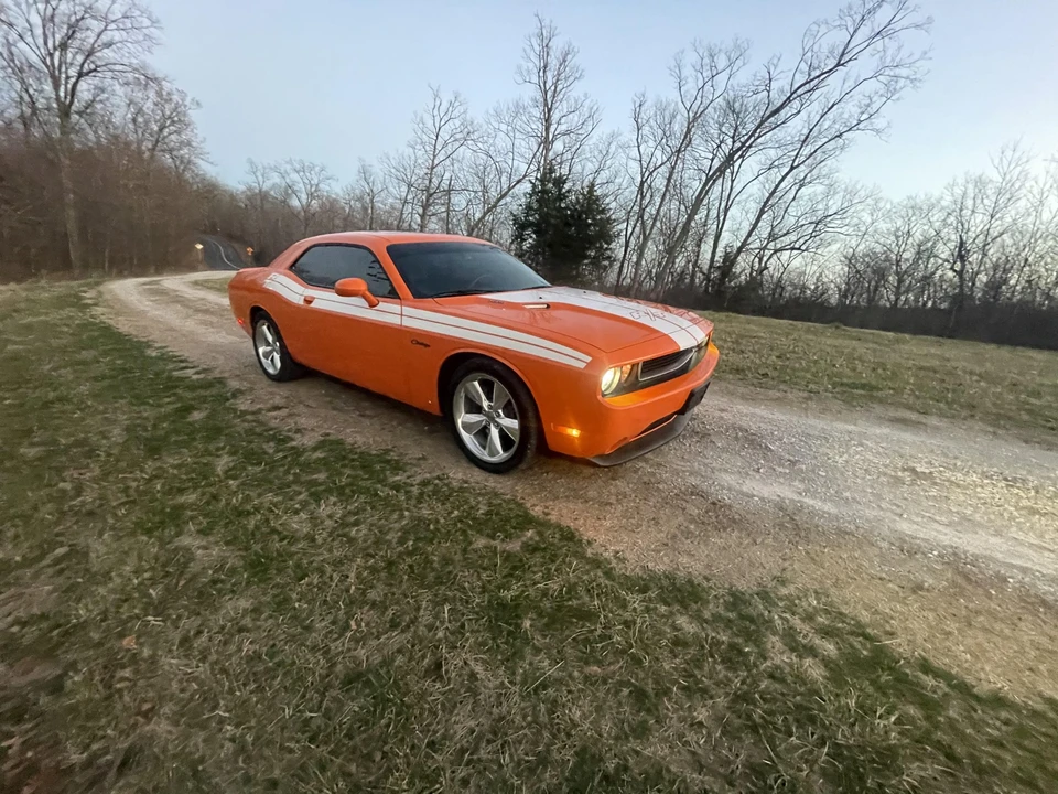 2014 Dodge Challenger 3rd Gen - Image 10 of 31