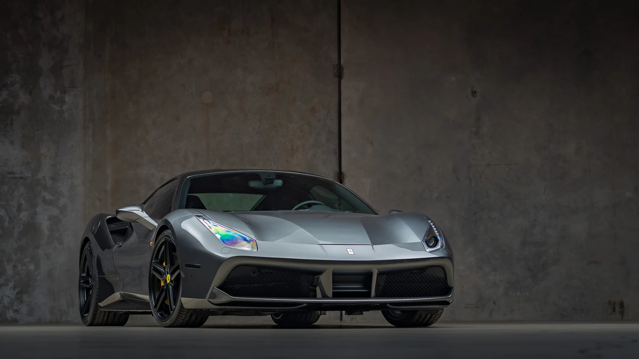 2016 Ferrari 488 GTB - Image 24 of 31