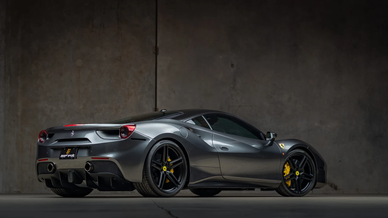 2016 Ferrari 488 GTB - Image 17 of 31