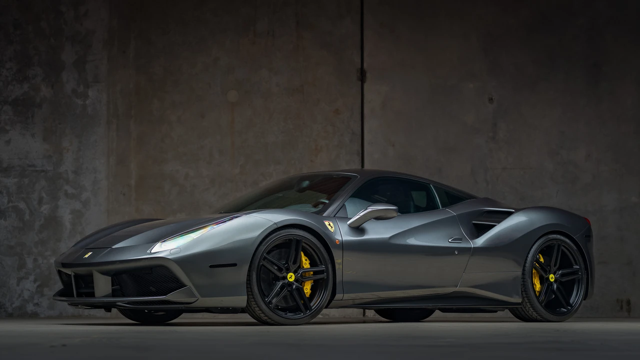 2016 Ferrari 488 GTB - Image 4 of 31