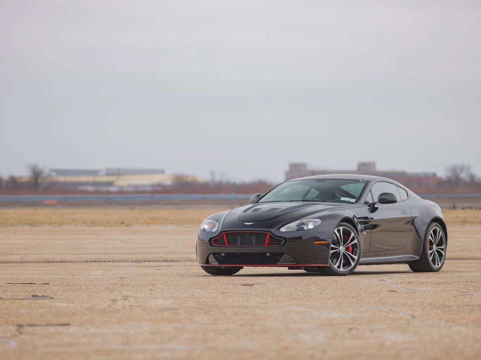 2017 Aston Martin Vantage - Image 3 of 31