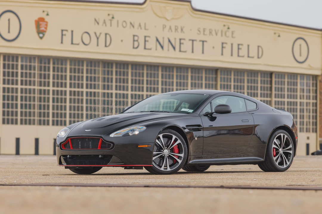 2017 Aston Martin Vantage - Image 8 of 31