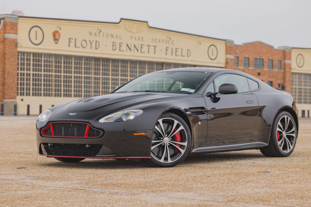 2017 Aston Martin Vantage - Image 9 of 31