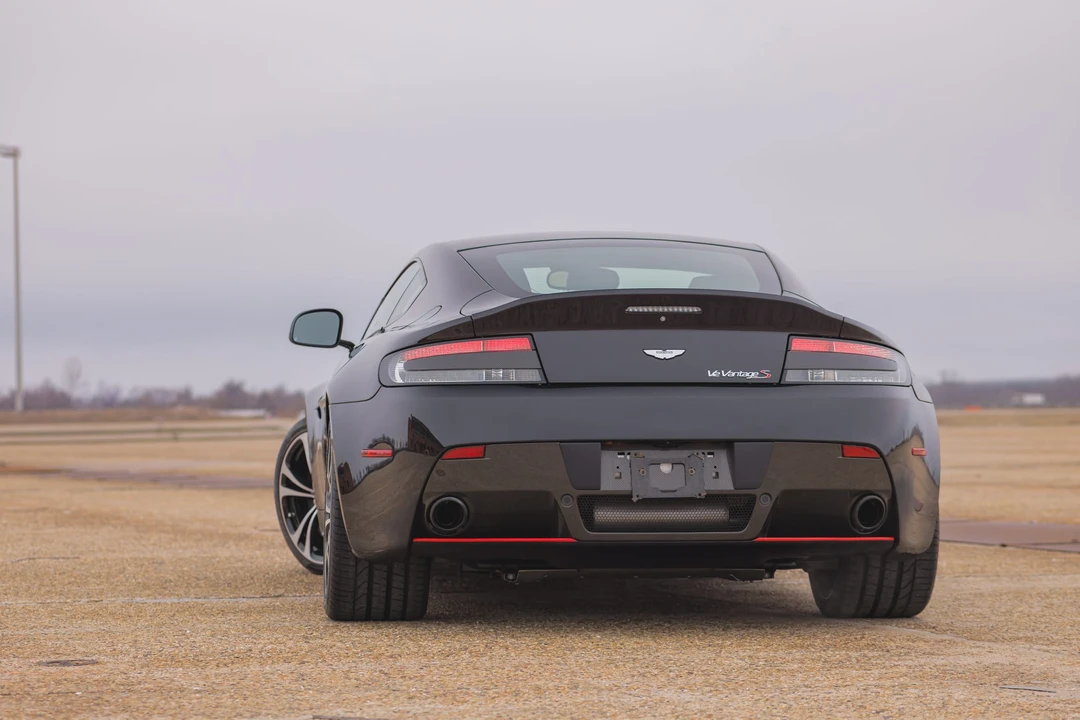2017 Aston Martin Vantage - Image 21 of 31