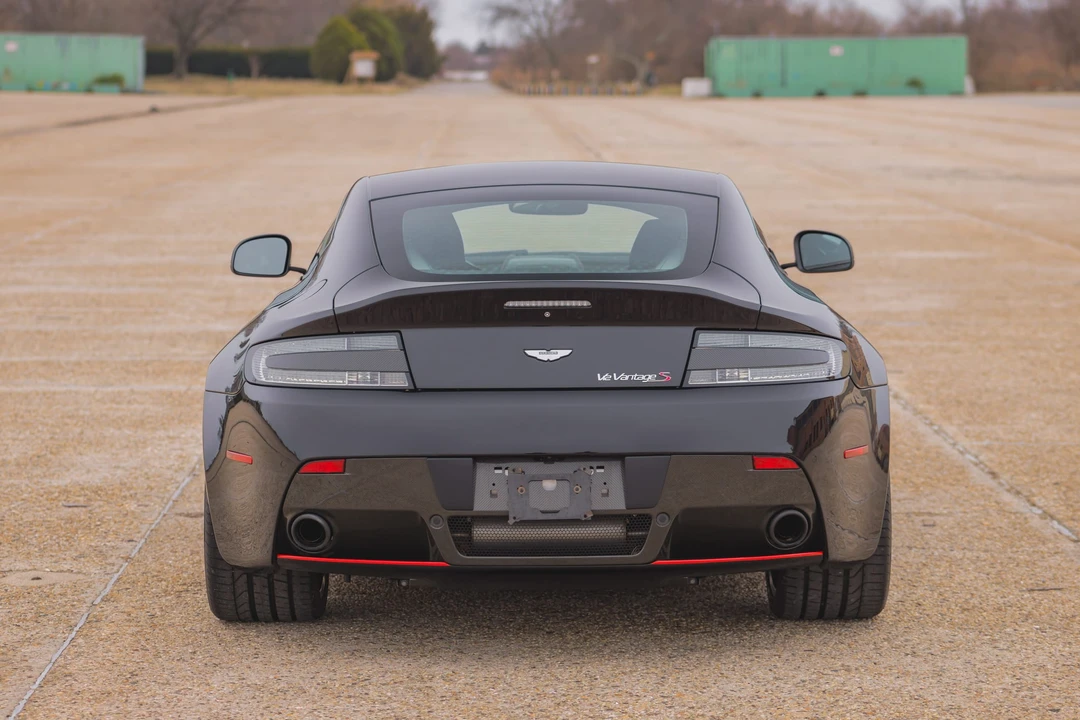 2017 Aston Martin Vantage - Image 22 of 31