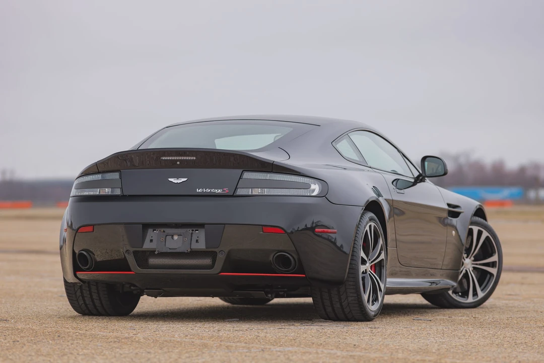 2017 Aston Martin Vantage - Image 27 of 31