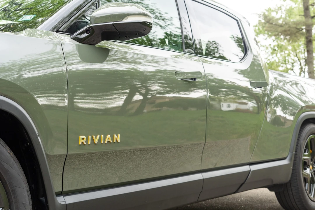 2022 Rivian R1T - Image 15 of 31
