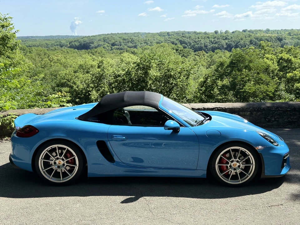2016 Porsche 981 Boxster Spyder - Image 25 of 31