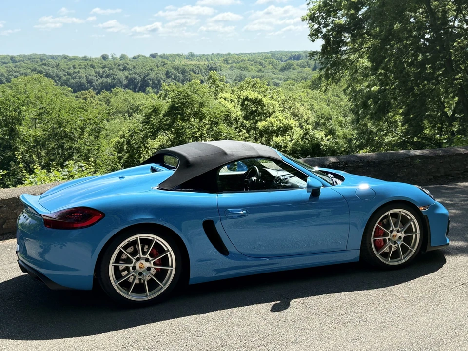 2016 Porsche 981 Boxster Spyder - Image 28 of 31