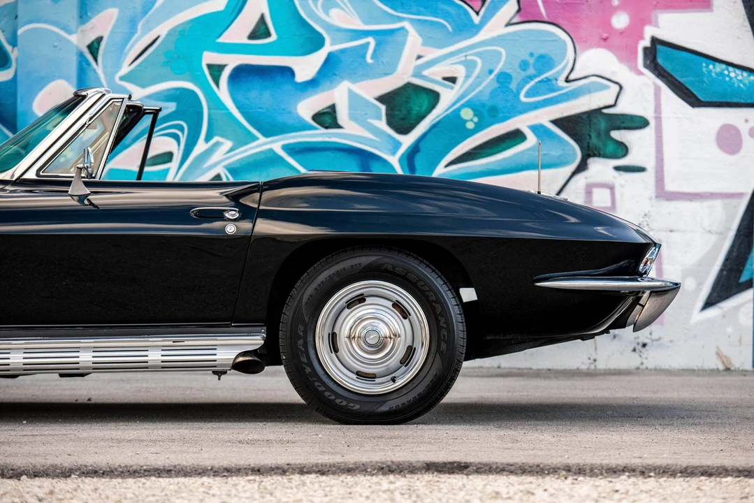 1965 Chevrolet Corvette C2 - Image 22 of 31