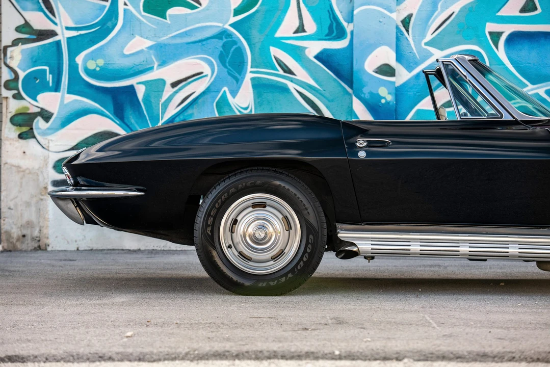 1965 Chevrolet Corvette C2 - Image 23 of 31