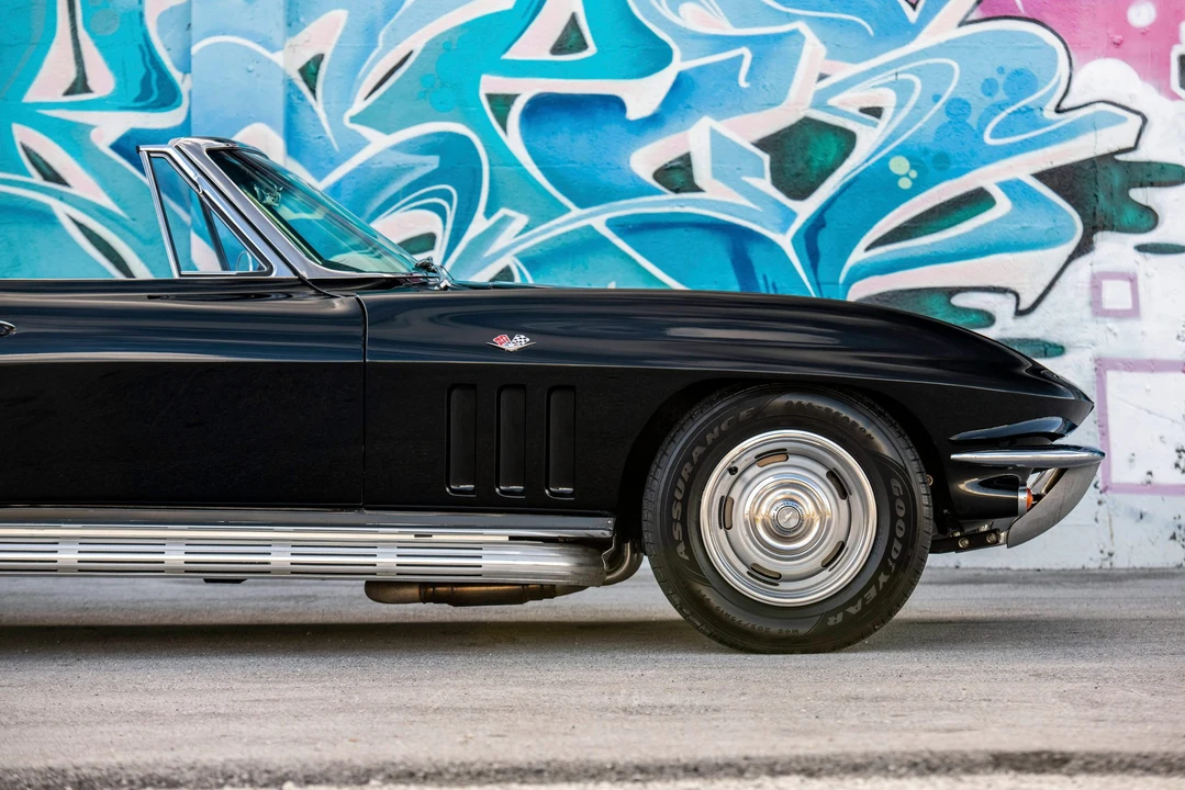 1965 Chevrolet Corvette C2 - Image 24 of 31