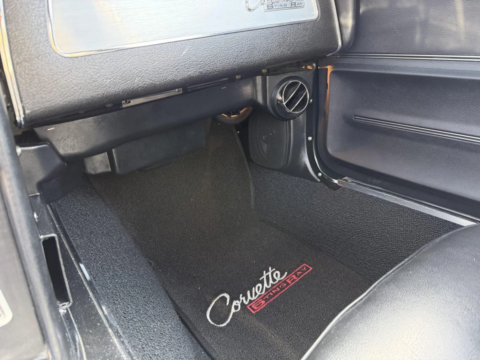 1965 Chevrolet Corvette C2 - Image 26 of 31