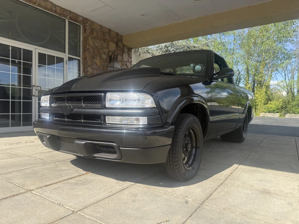 2001 Chevrolet S-10 - Image 2 of 31