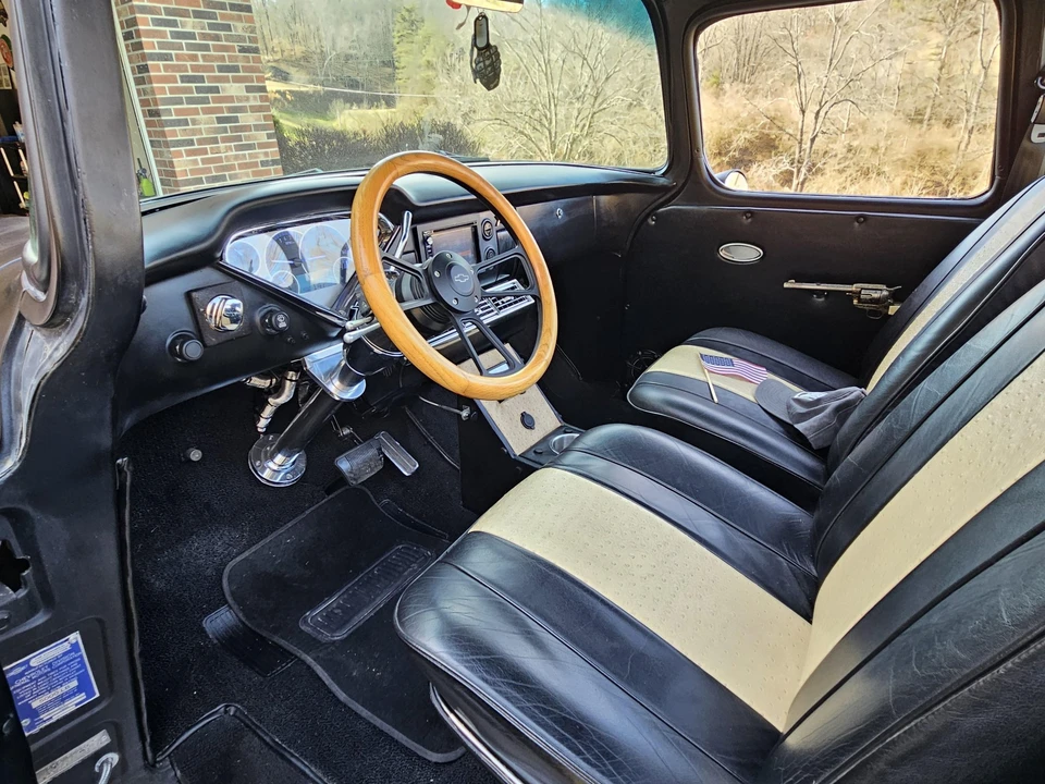 1959 Chevrolet Task Force - Image 23 of 31