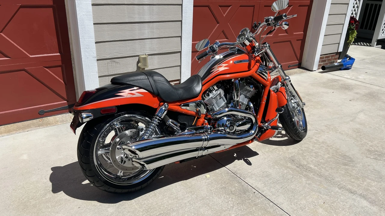2005 Harley-Davidson CVO - Image 23 of 31