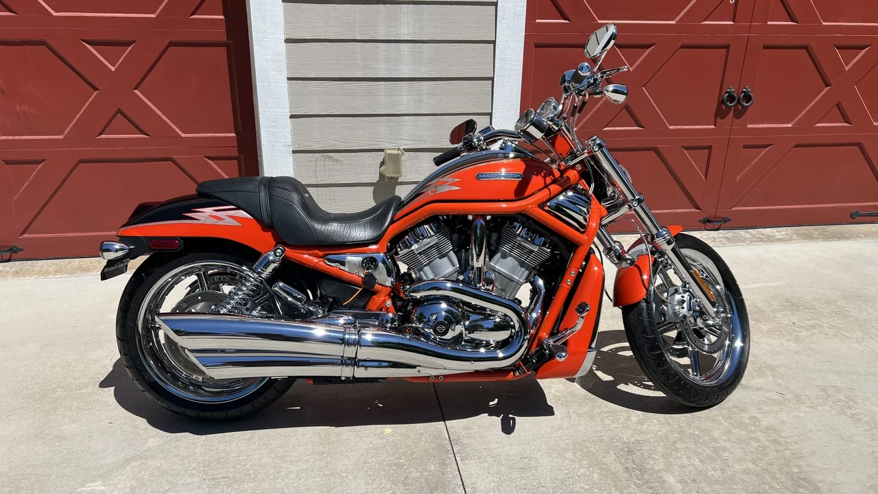 2005 Harley-Davidson CVO - Image 2 of 31