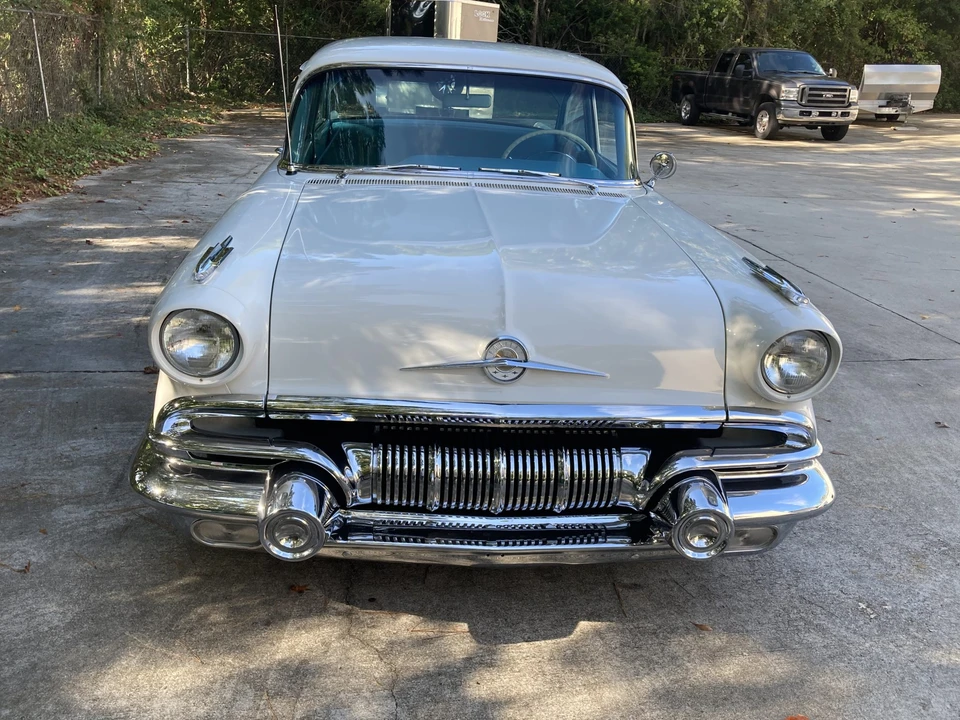 1957 Pontiac Chieftain - Image 9 of 31