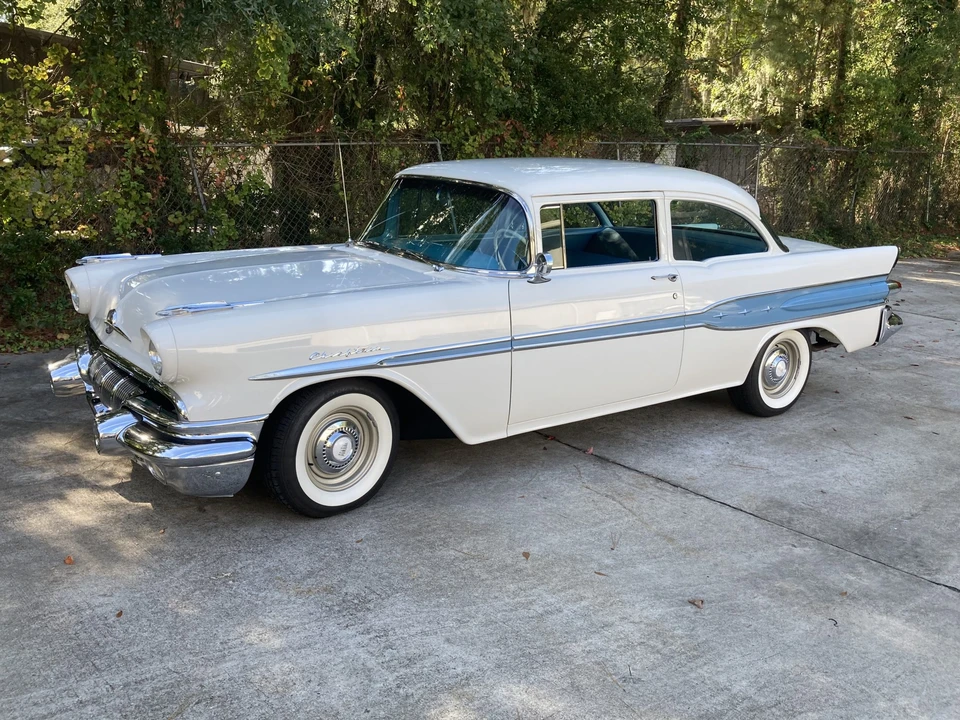 1957 Pontiac Chieftain - Image 10 of 31