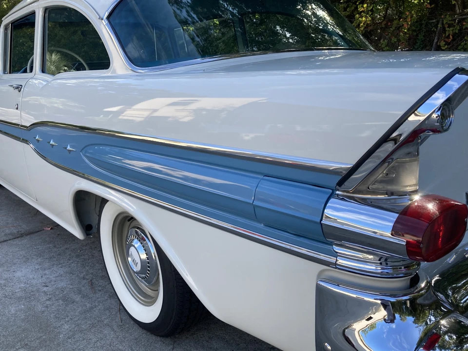 1957 Pontiac Chieftain - Image 17 of 31